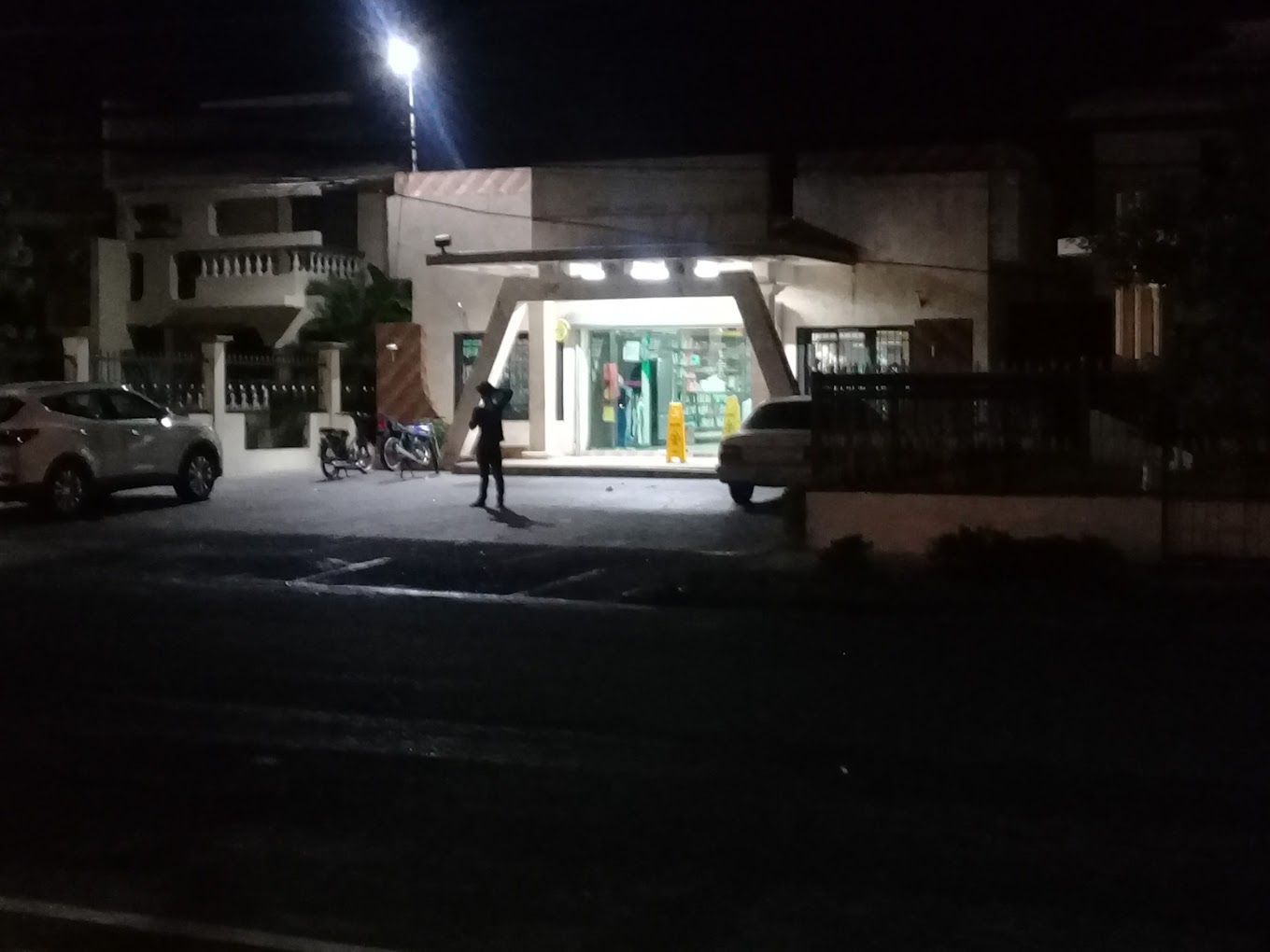 Farmacia Diaz Rosario en bani 24 horas
